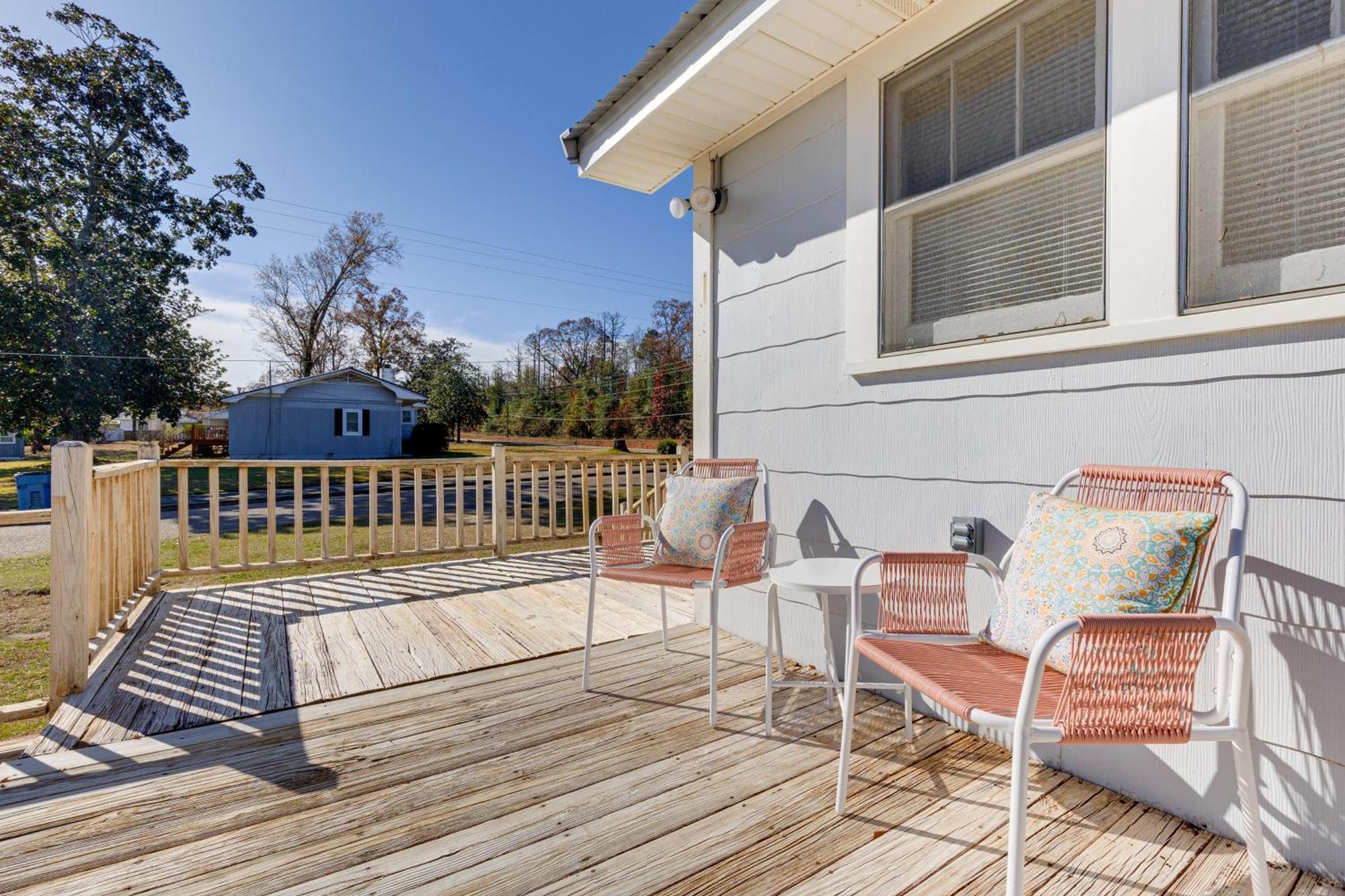 Quiet Grove Hill Cottage With Wraparound Deck! Exterior foto