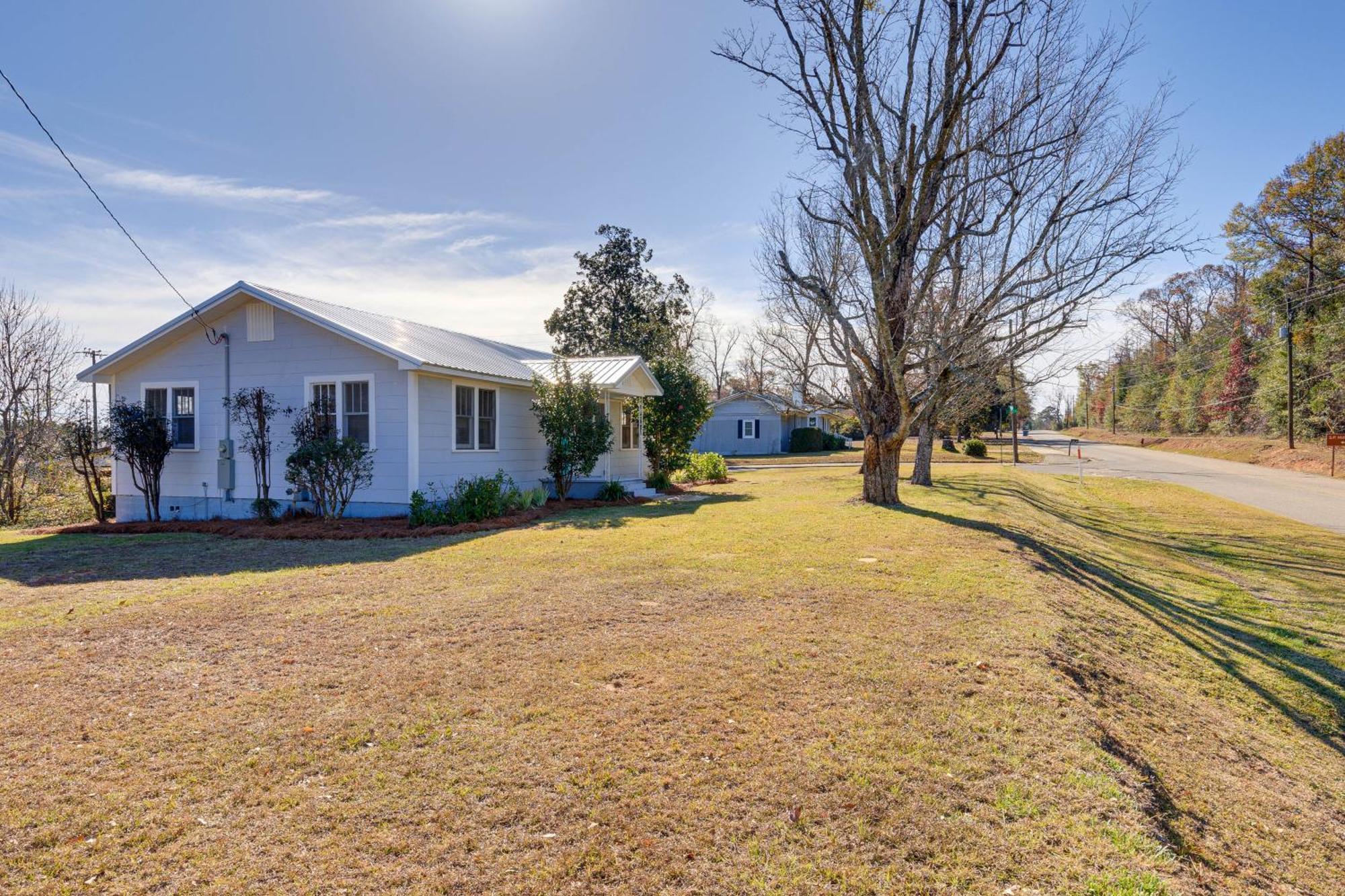 Quiet Grove Hill Cottage With Wraparound Deck! Exterior foto