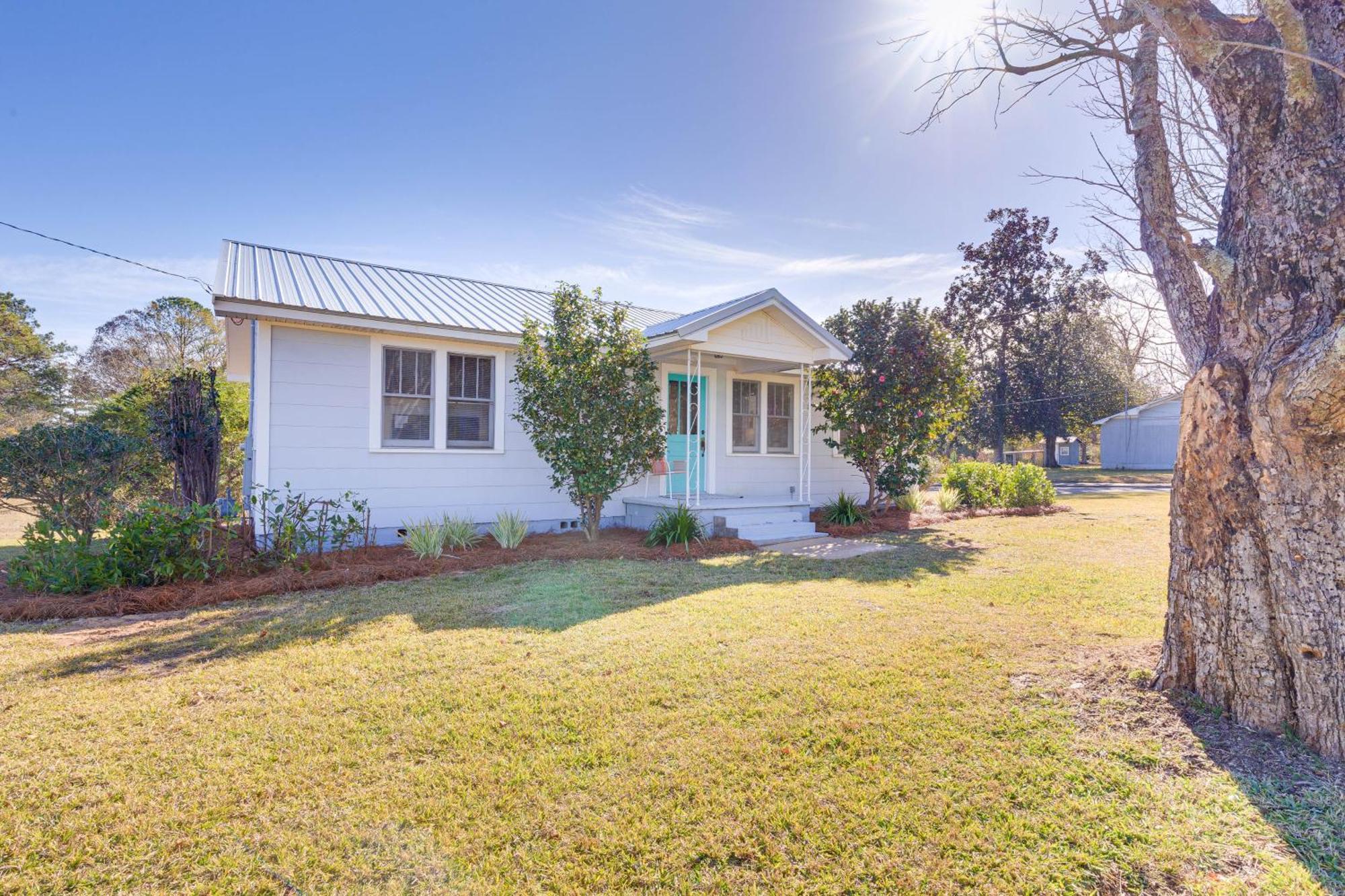 Quiet Grove Hill Cottage With Wraparound Deck! Exterior foto